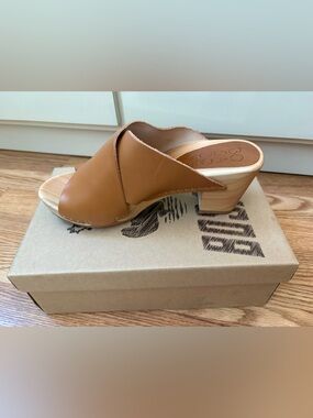 BOSABO Tan Wedges & Box with Branded Tissue